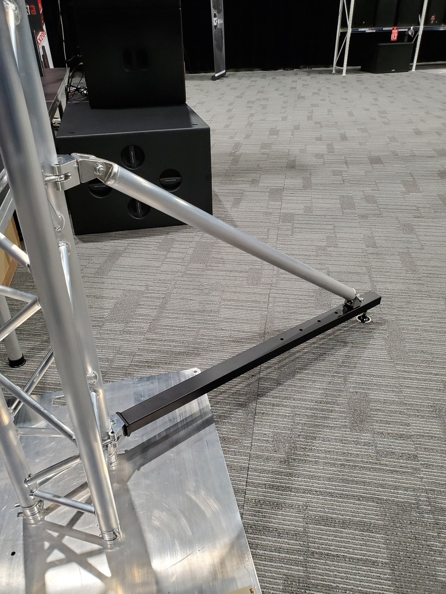 Truss / base plate outrigger, ground support balance system for 2" trussing