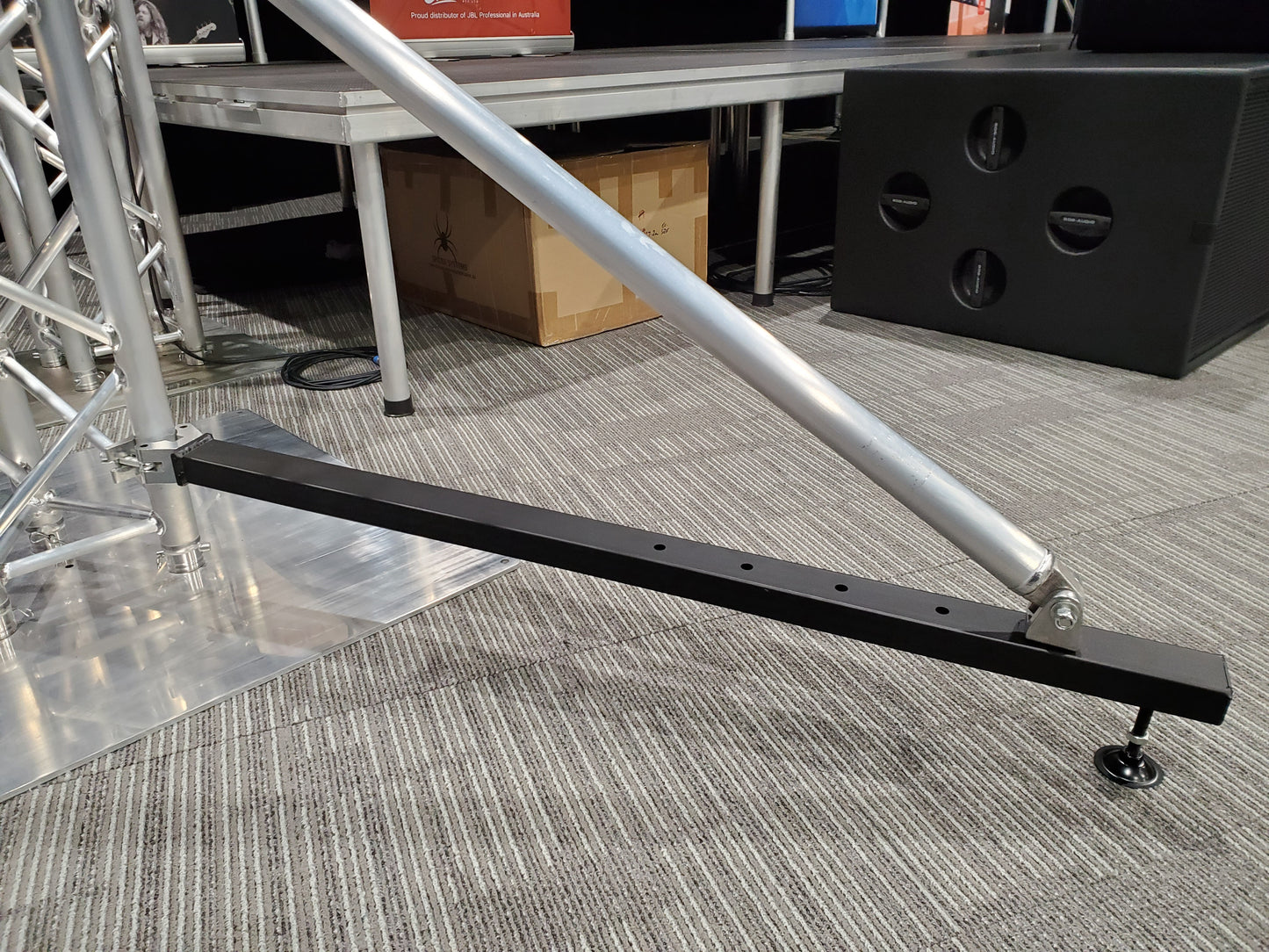 Truss / base plate outrigger, ground support balance system for 2" trussing