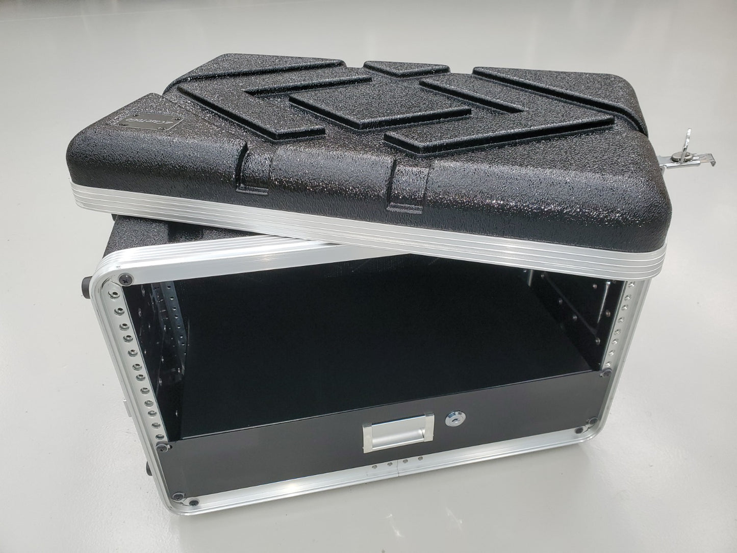 ABS 4RU 19" shallow / effects case with 2RU draw