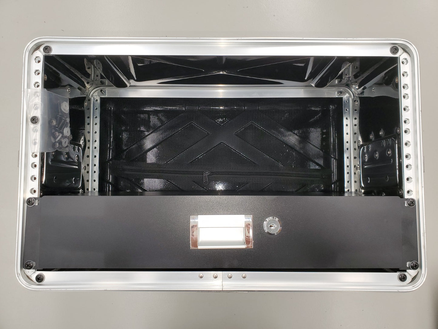 ABS 6RU 19" shallow / effects case with 2RU draw