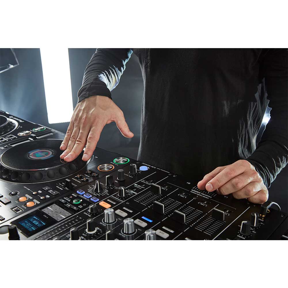 Pioneer DJ Club Pack – CDJ-3000 Media Players with DJM-A9 Mixer
