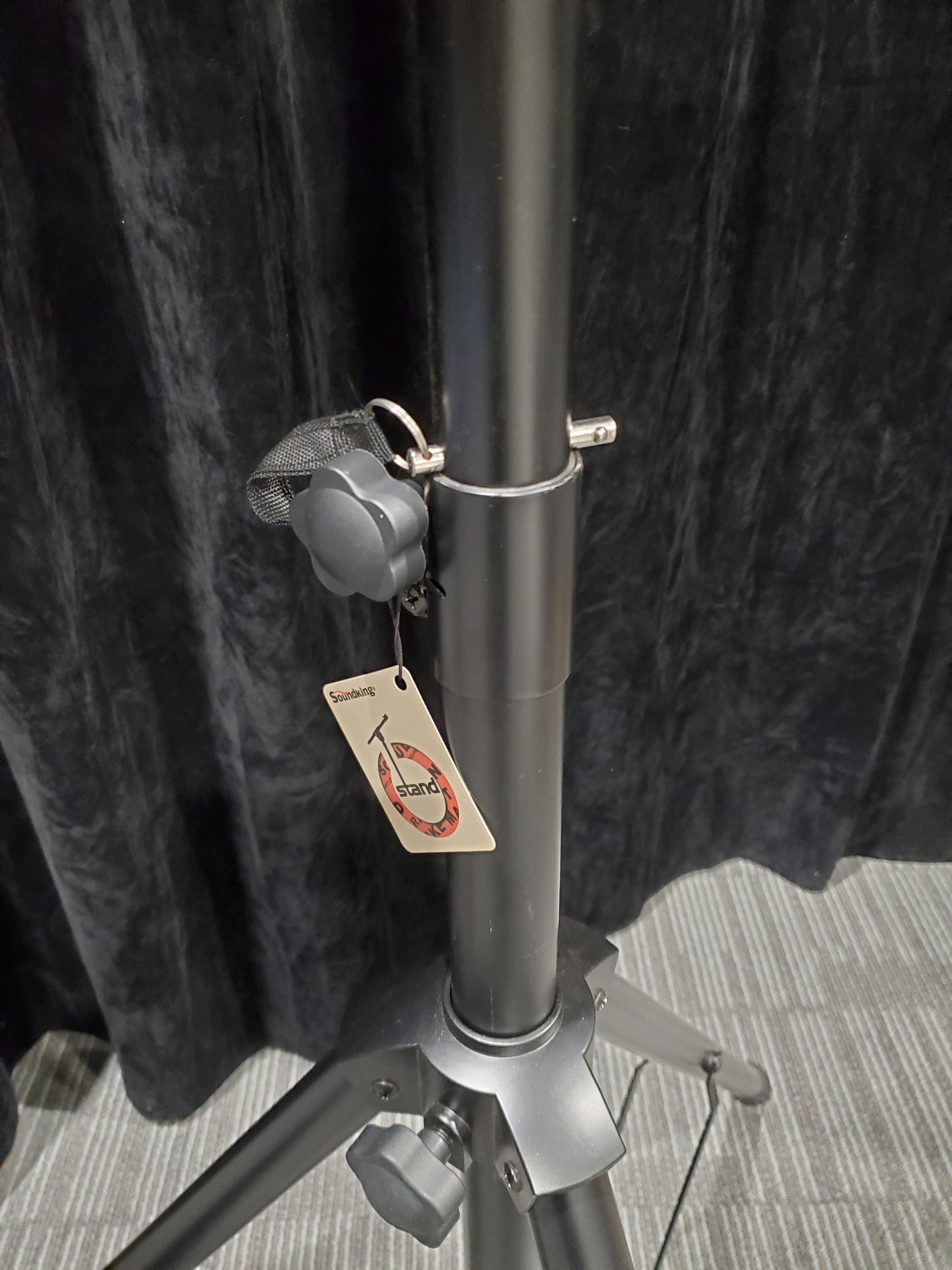 SOUNDKING DB022B HEAVY DUTY TRIPOD LIGHTING STAND