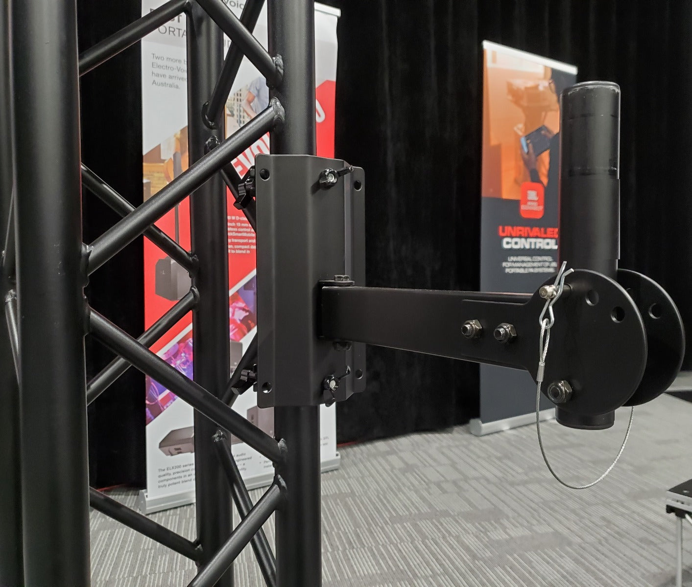 SOUNDKING HEAVY DUTY ADJUSTABLE SPEAKER TRUSS MOUNT BRACKET