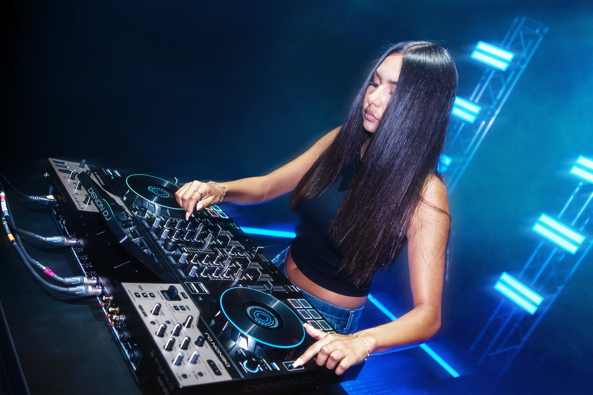 Denon DJ PRIME 4 G2 Product Image 3